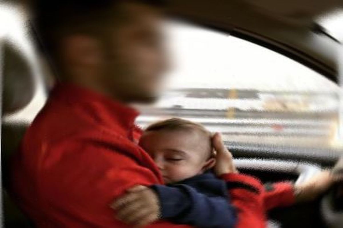 در آغوش گرفتن کودکان، یکی از خطرناکترین حالت‌های وقوع تصادفات را رقم می‌زند