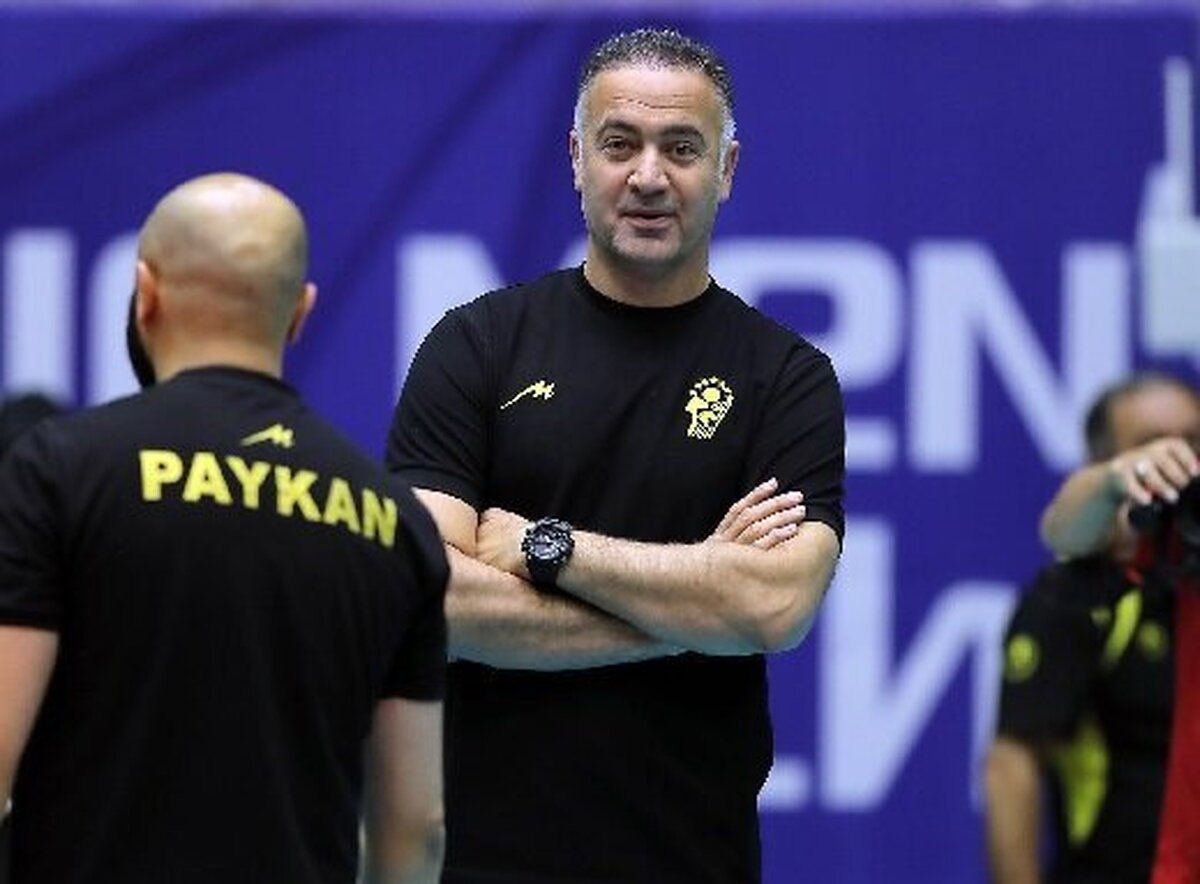 اکبری: هیچکس جرات ندارد بگوید مربی ایرانی برای تیم ملی بیاوریم!
