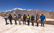 صعود کارکنان دانشگاه یاسوج به ارتفاعات کوه دنا