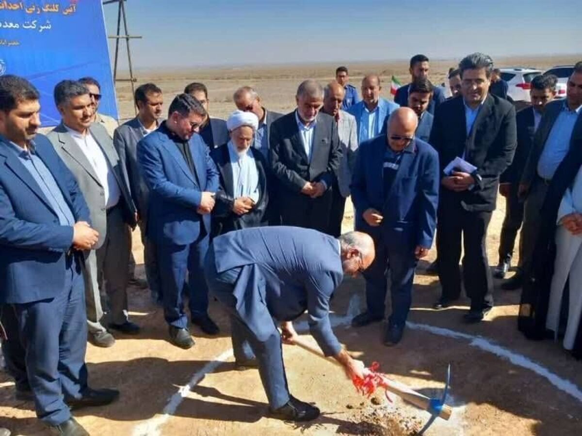 آغاز ساخت نیروگاه خورشیدی ۱۰۰ مگاواتی با حضور معاون وزیر صمت در یزد