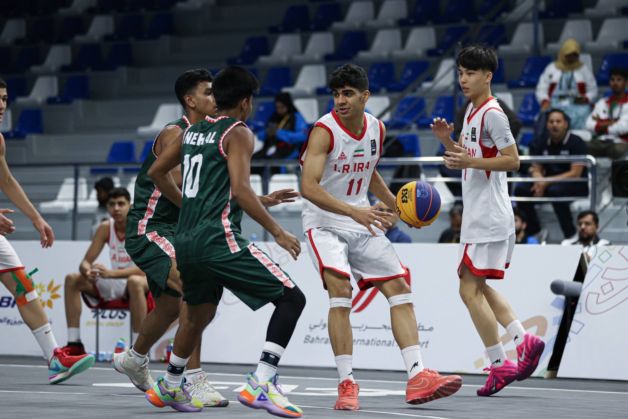 تأهّل منتخب إيران لكرة الصالات لفئة الشباب والمنتخب النسائي للكرة الطائرة إلى نصف النهائي / البرونزية لممثّل إيران في رمي القرص