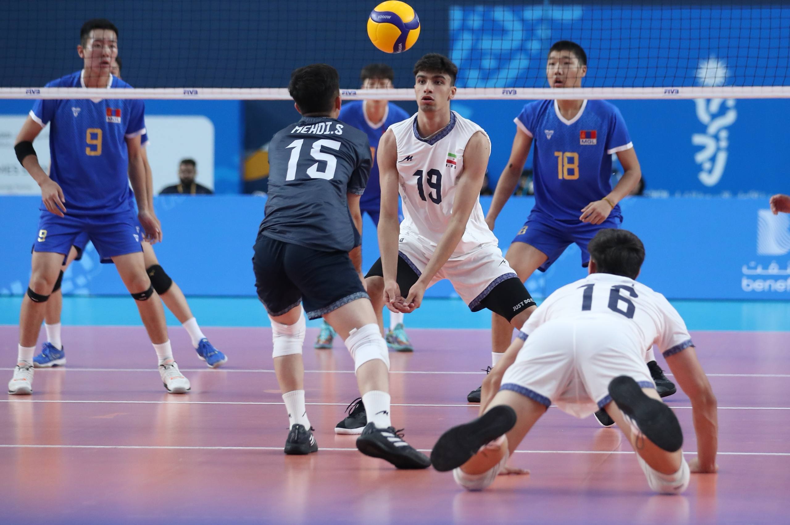 تأهّل منتخب إيران لكرة الصالات لفئة الشباب والمنتخب النسائي للكرة الطائرة إلى نصف النهائي / البرونزية لممثّل إيران في رمي القرص