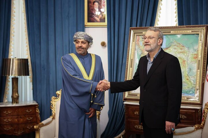 لاريجاني يلتقي مع وزير الداخلية العماني