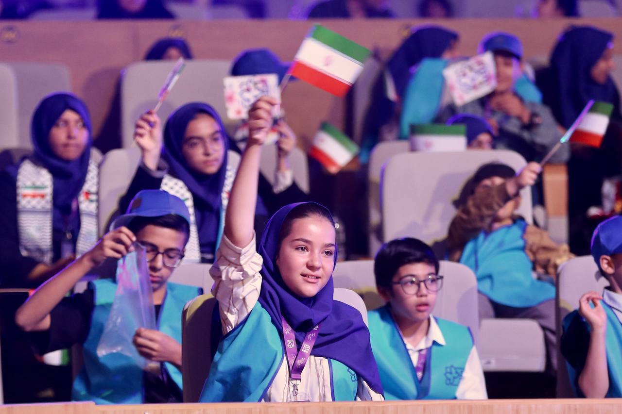 بدء مهرجان إصفهان الدولي لأفلام الأطفال والناشئة بمشاركة 2500 طفل في قاعة المؤتمرات بدء مهرجان إصفهان الدولي لأفلام الأطفال والناشئة بمشاركة 2500 طفل في قاعة المؤتمرات