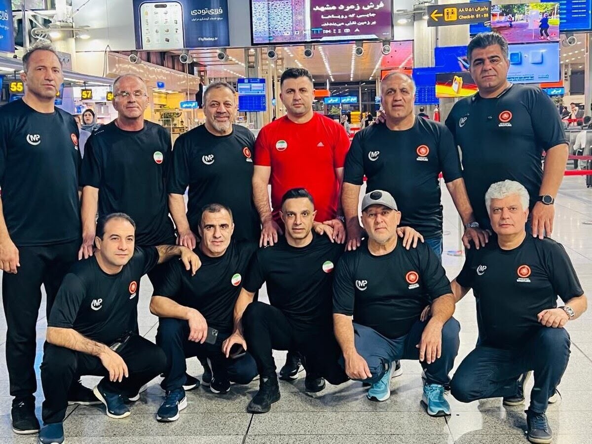 فريق المصارعة الحرة الإيراني يتوجه إلى المجر
