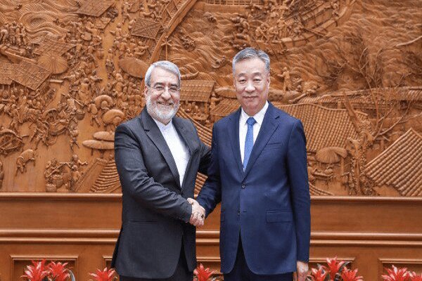 إيران والصين تخططان للاحتفال بالذكرى الخامسة والخمسين لتأسيس العلاقات الدبلوماسية