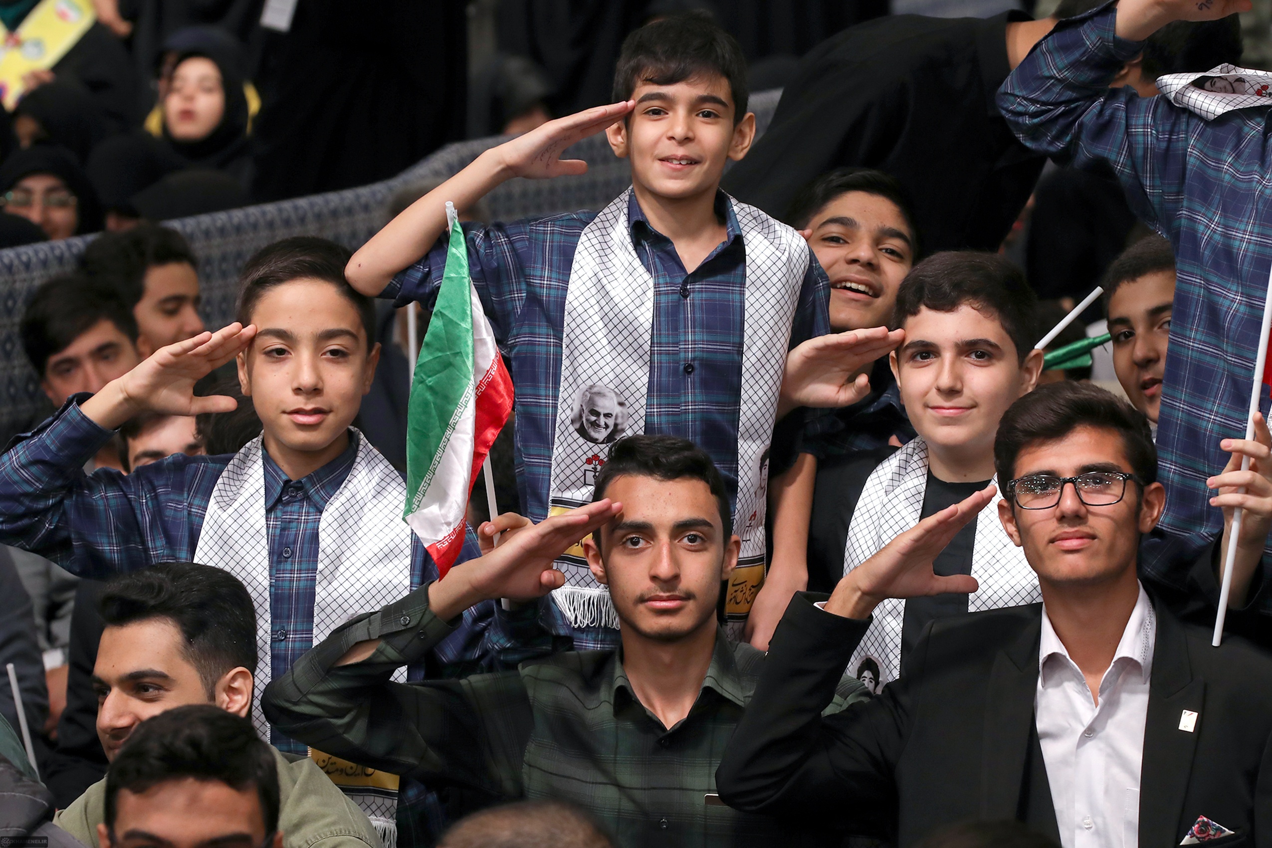 النص الكامل لبيانات قائد الثورة الإسلامية في لقائه مع الطلبة والتلاميذ النص الكامل لبيانات قائد الثورة الإسلامية في لقائه مع الطلبة والتلاميذ