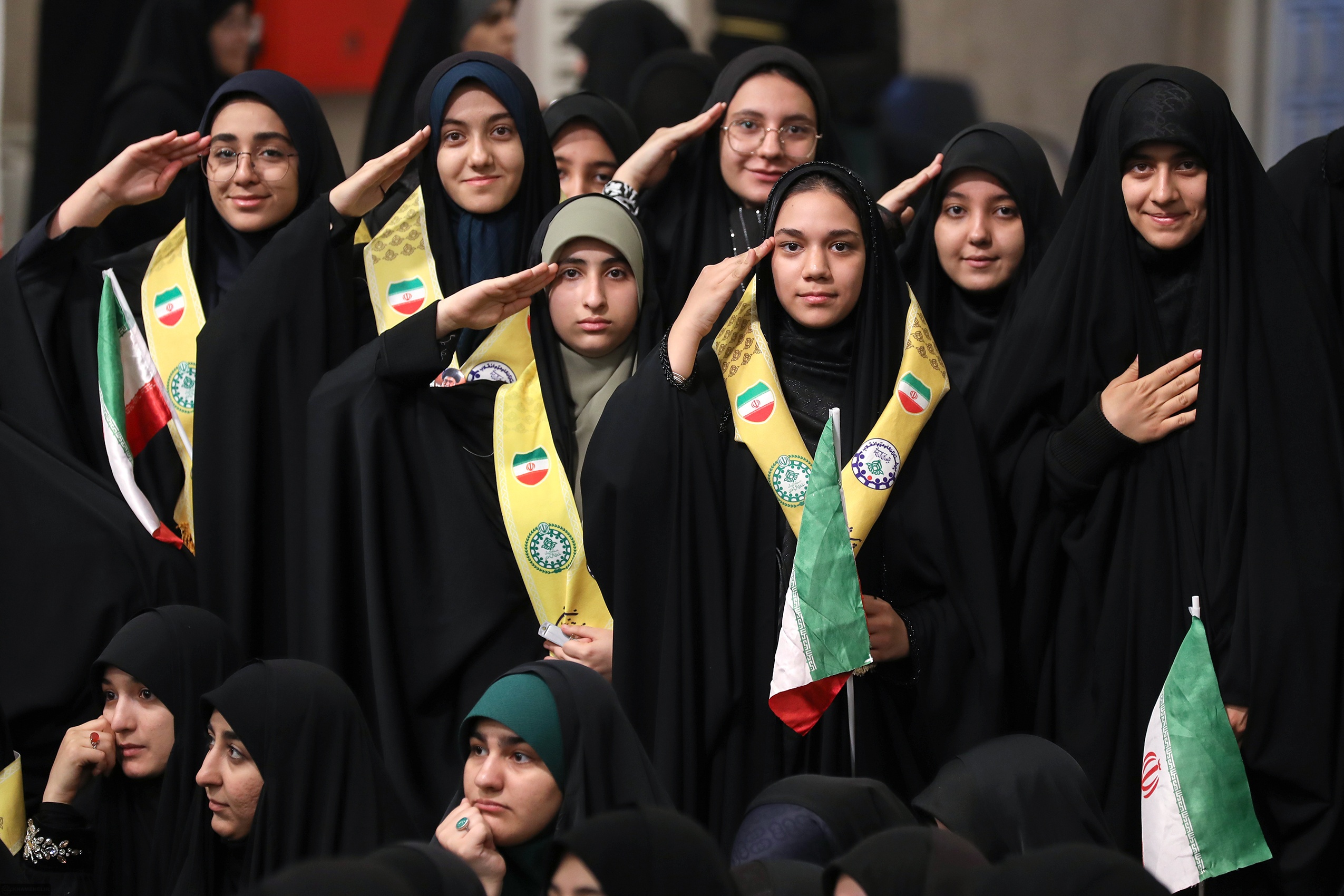 النص الكامل لبيانات قائد الثورة الإسلامية في لقائه مع الطلبة والتلاميذ النص الكامل لبيانات قائد الثورة الإسلامية في لقائه مع الطلبة والتلاميذ