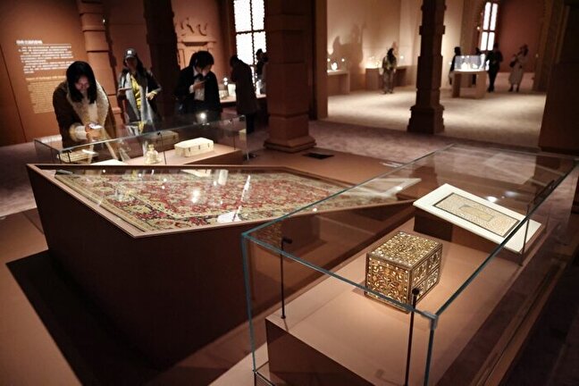 معرض "معجزة اللوحات" للروائع الفنية من إيران والهند وتركيا في شنغهاي