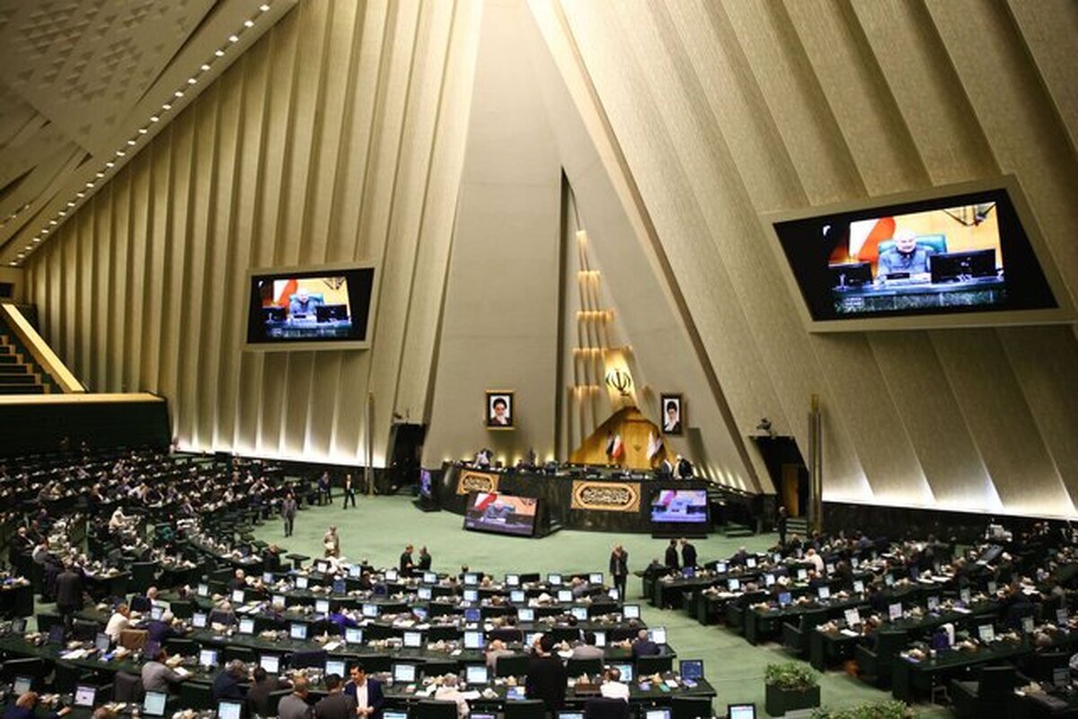 البرلمان الإيراني يدين احتجاز أميركا لناقلات نفط فنزويلية