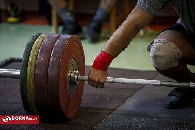 تحطيم الرقم القياسي من قبل رافع أثقال إيراني