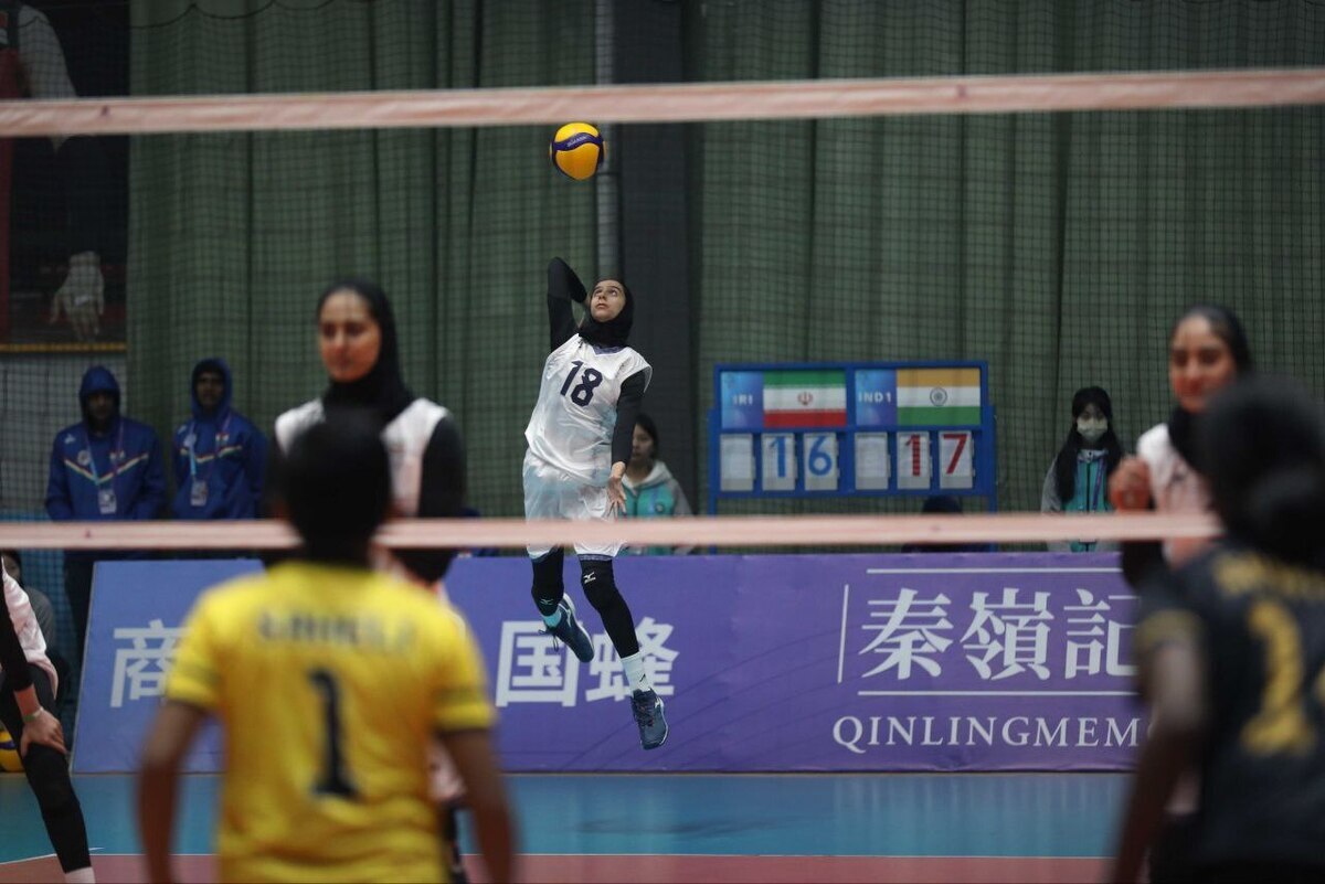 منتخبات الكرة الطائرة الطلابية الإيرانية تحقق انطلاقة جيدة في بطولة العالم. منتخبات الكرة الطائرة الطلابية الإيرانية تحقق انطلاقة جيدة في بطولة العالم.