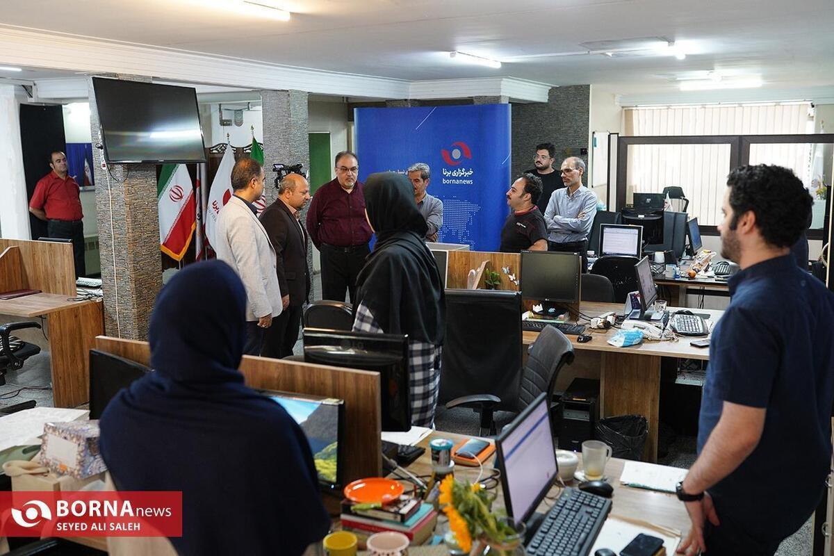 نائب وزير الثقافة و الإيراني يقوم بجولة في وكالة برنا