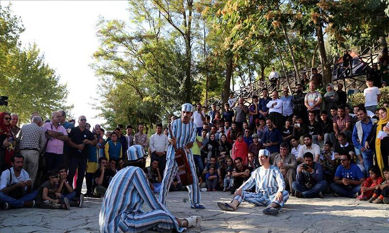 المسرح الجوال؛ لغة الناس الحيّة من ميدان التحرير إلى مريوان المسرح الجوال؛ لغة الناس الحيّة من ميدان التحرير إلى مريوان