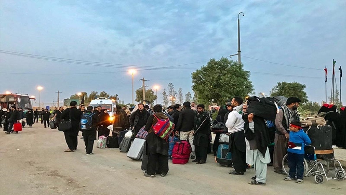 العودة الواسعة لزوار الأربعين إلى إيران ومراقبة خاصة من الشرطة على حركة المركبات في الطرق الحدودية العودة الواسعة لزوار الأربعين إلى إيران ومراقبة خاصة من الشرطة على حركة المركبات في الطرق الحدودية