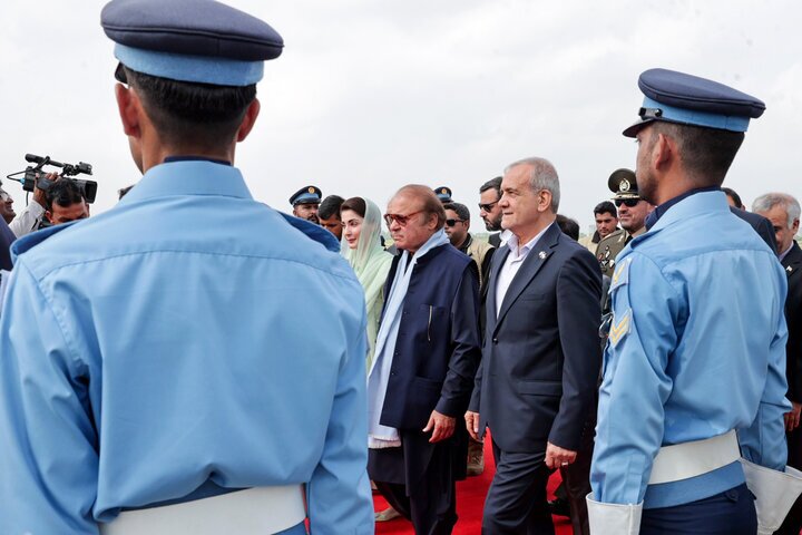 استمرارًا لزيارته الرسمية إلى باكستان..الرئيس الايراني يغادر لاهور متوجهًا إلى إسلام آباد استمرارًا لزيارته الرسمية إلى باكستان..الرئيس الايراني يغادر لاهور متوجهًا إلى إسلام آباد