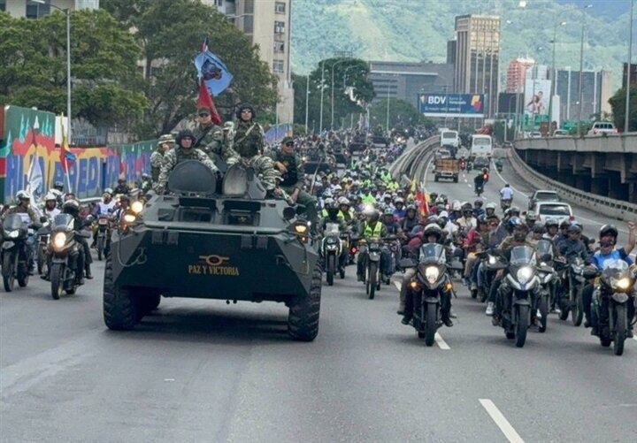 الجيش الفنزويلي ينزل إلى الشوارع لمواجهة التهديدات الأميركية الجيش الفنزويلي ينزل إلى الشوارع لمواجهة التهديدات الأميركية