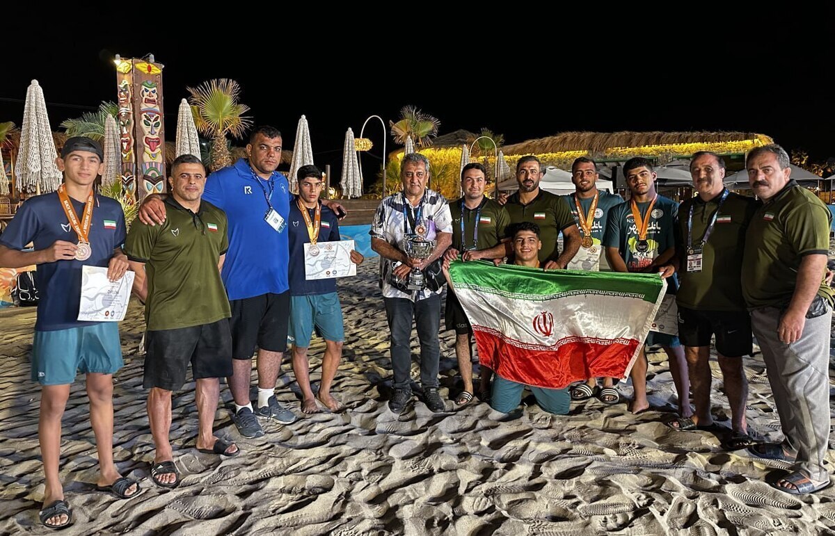 ناشئو المصارعة الشاطئية الإيرانية توَّجوا أبطال العالم بجدارة