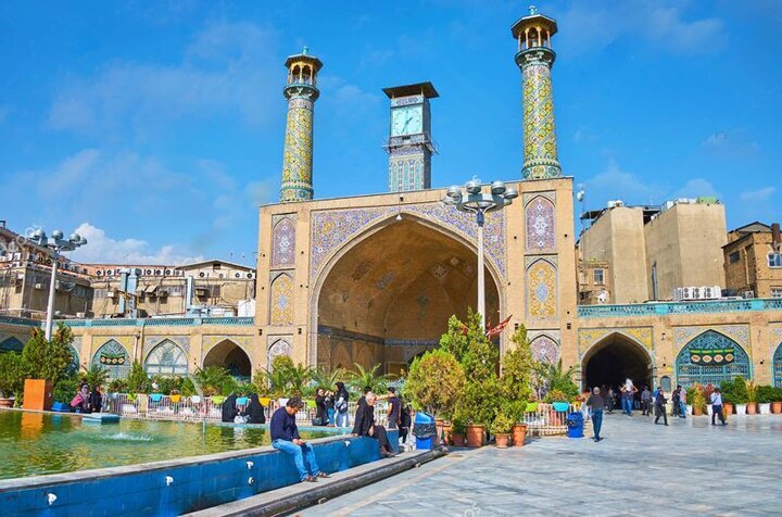 بازار طهران الكبير: قلب نابض بالتقاليد والتجارة والحياة الإيرانية
