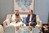 السیاسات الأحادیة الأمریکیة من أجل الإستیلاء علی الخام في المنطقة