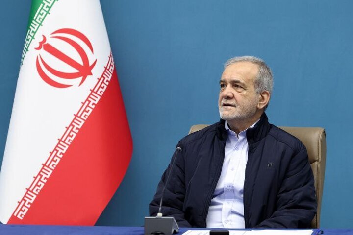 بزشكيان: نؤمن بأنّ دول المنطقة قادرةٌ على الجلوس معًا وحلّ مشاكلها دون الحاجة إلى تدخّلٍ خارجي بزشكيان: نؤمن بأنّ دول المنطقة قادرةٌ على الجلوس معًا وحلّ مشاكلها دون الحاجة إلى تدخّلٍ خارجي