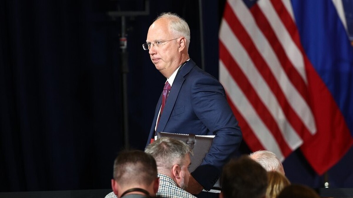 Talks between Putin aide and White House enter third day