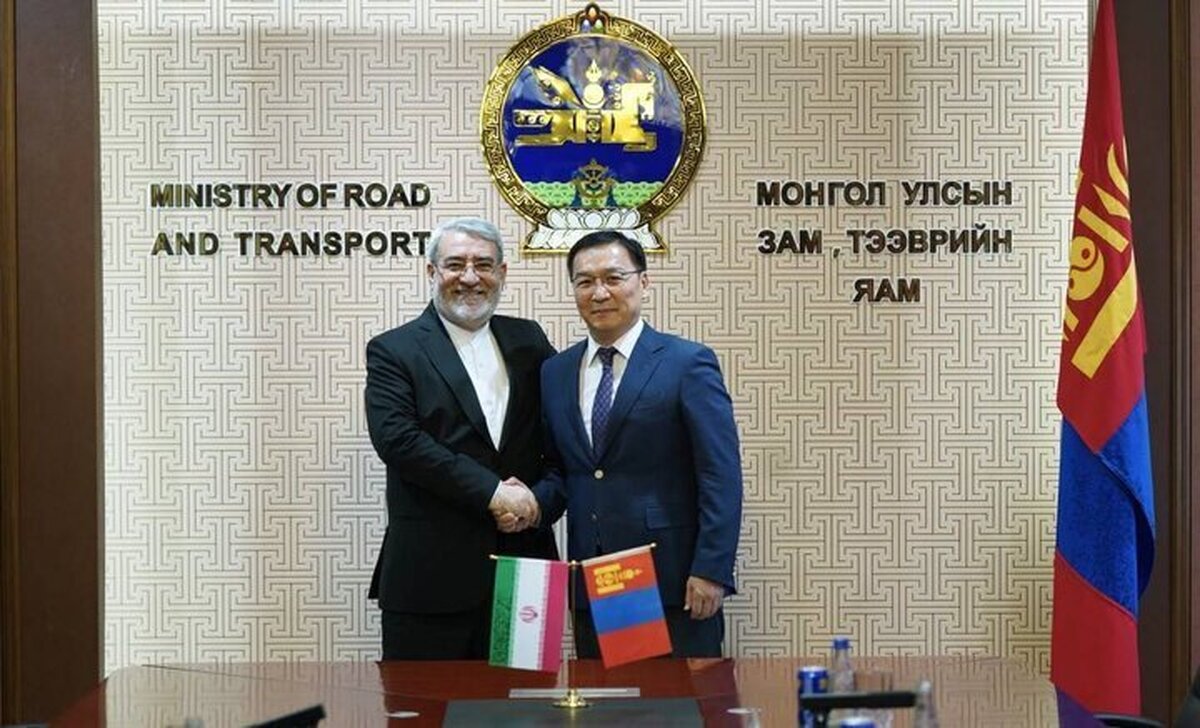 Iran’ accredited envoy submits credentials to Mongolian pres.