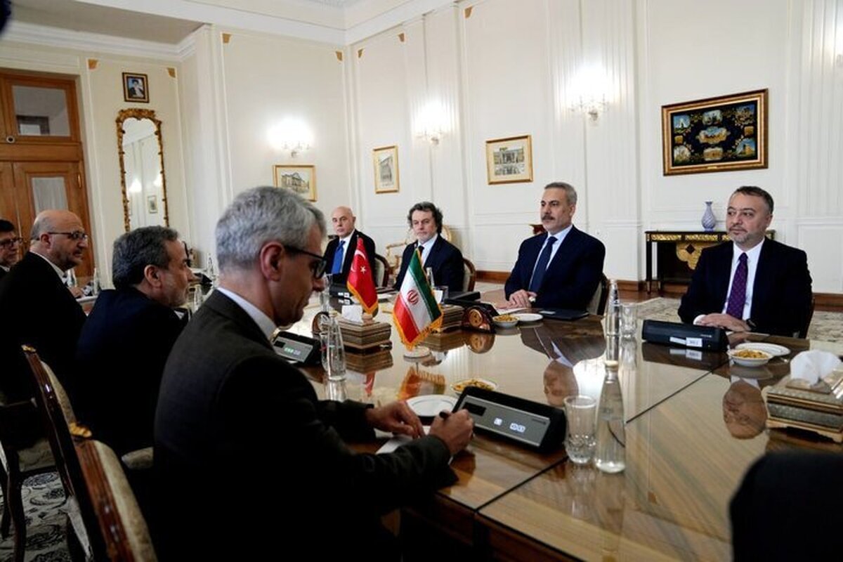 Iran, Turkey FMs emphasize expanding bilateral relations