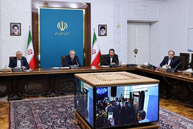 Pezeshkian inaugurates seawater transfer project to central Iran
