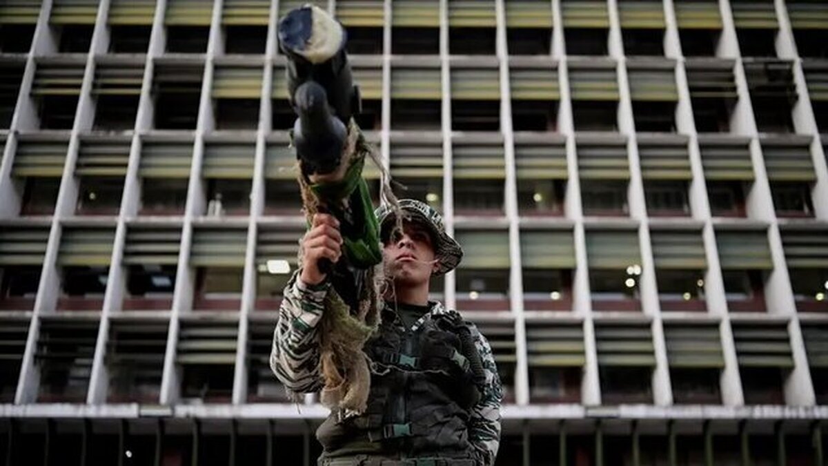 Venezuela swears in 5,600 troops after US military build-up