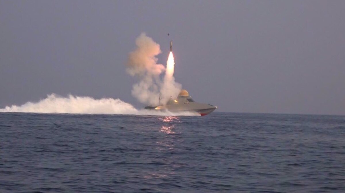 Ghalibaf: Missiles with strike radius beyond Persian Gulf length used in IRGC naval drill