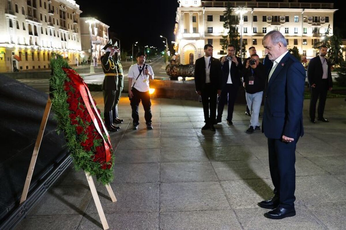 Iranian president visits Victory Square in Minsk