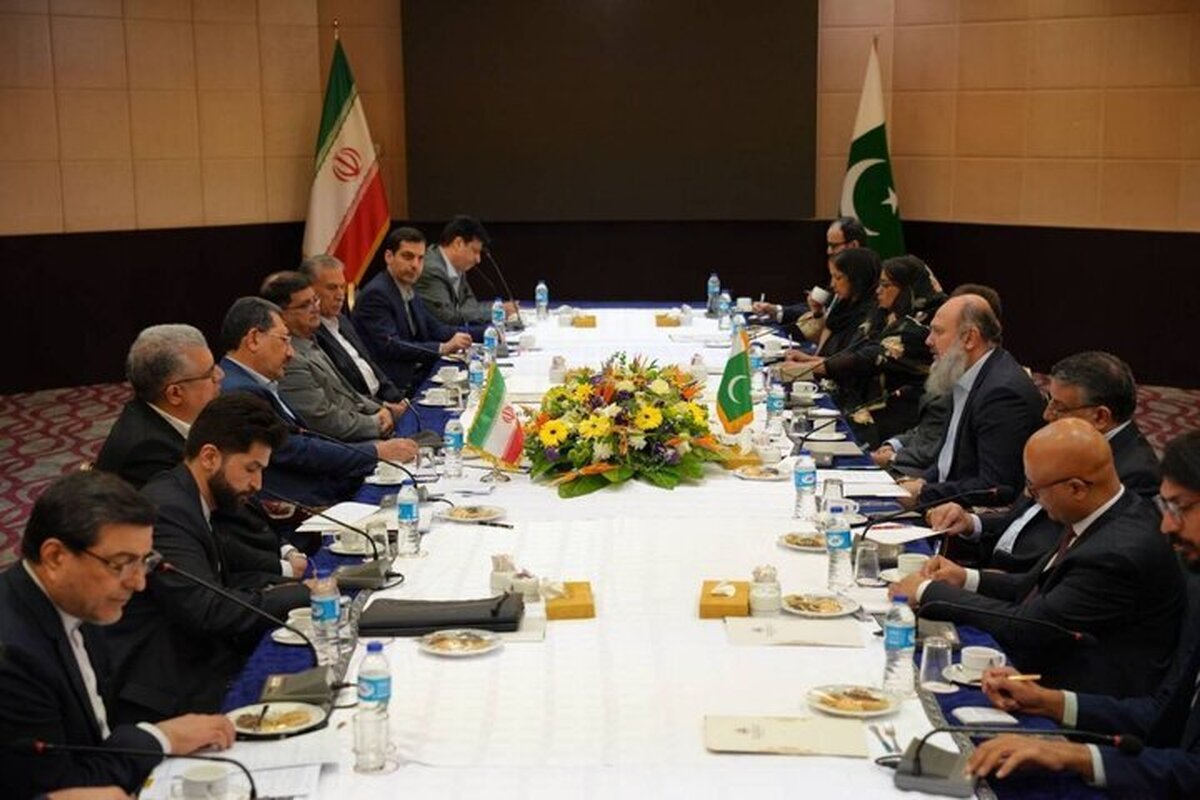 Iran, Pakistan set $10 billion trade target