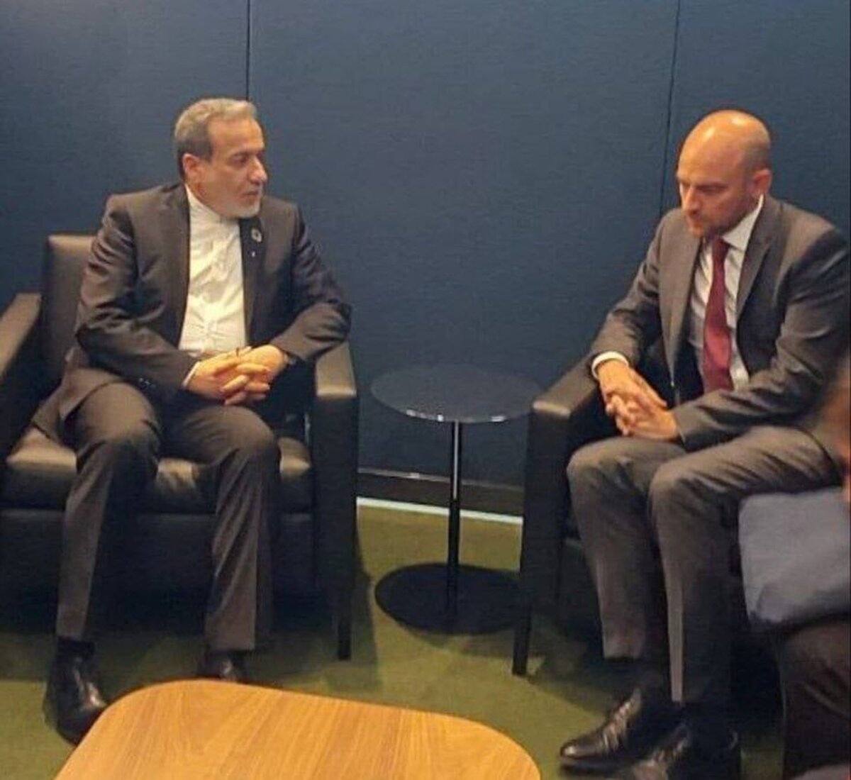 Araghchi meets French counterpart over nuclear talks
