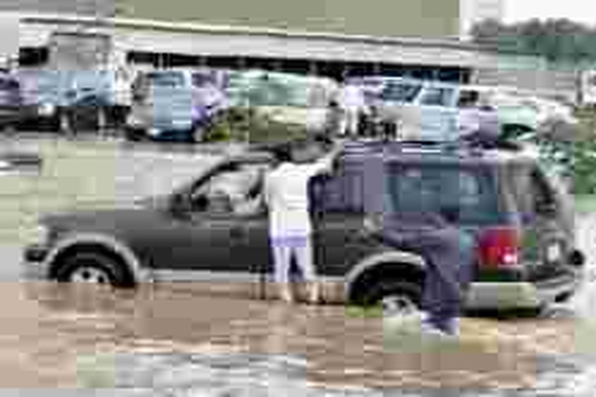 وزیر اقتصاد ترکیه در سیل گرفتار شد