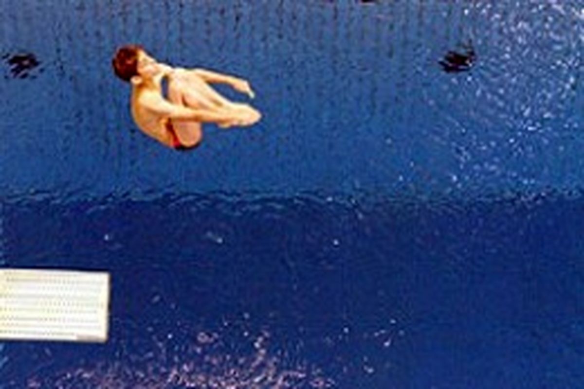 رقابت شیرجه روها در تخته فنر ۳ متر