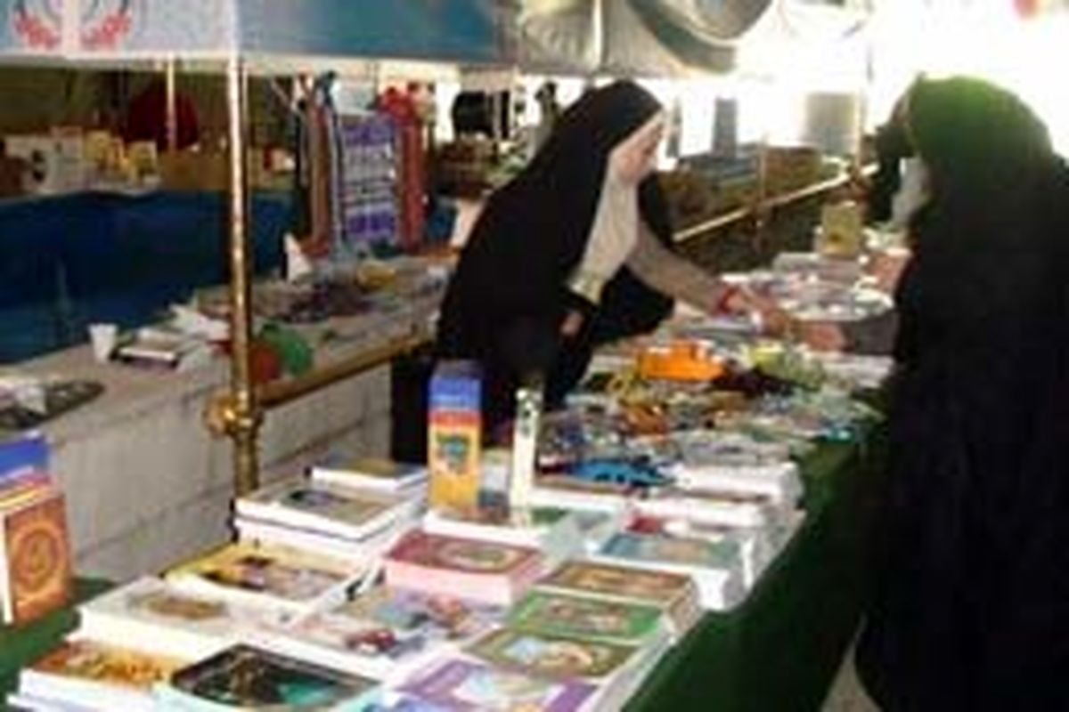 برپایی نمایشگاه کتاب سیار در روستاهای خوزستان