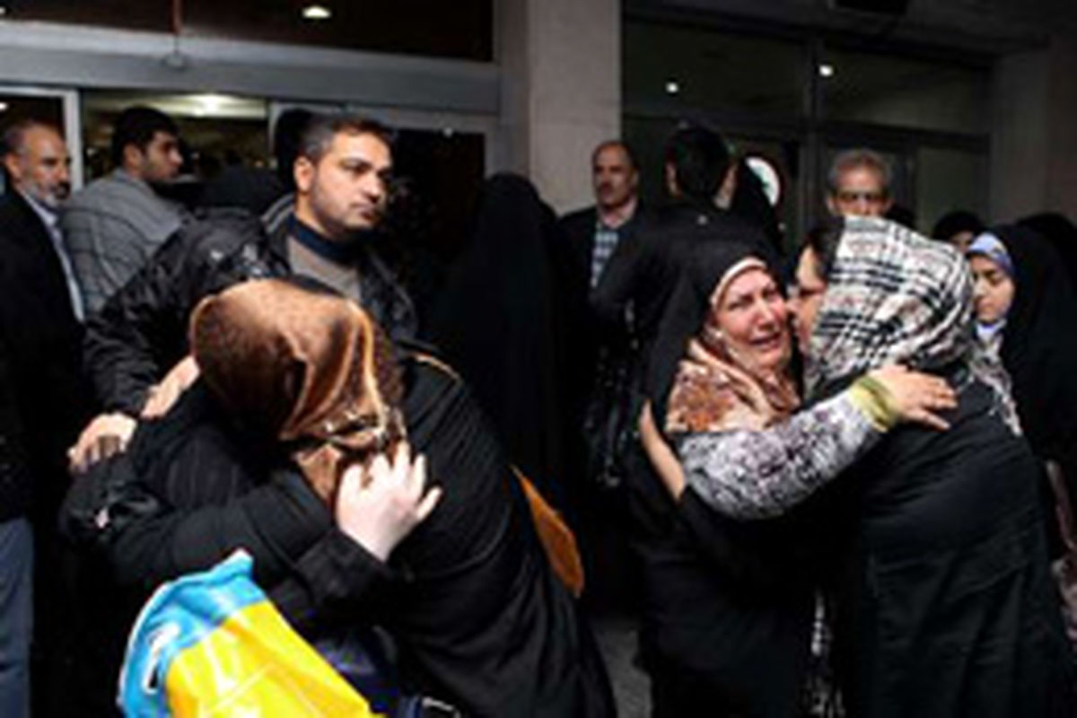 تصاویر: گریه های زائرانی که با ویزای جعلی در مدینه منوره متوقف و به ایران بازگردانده شدند