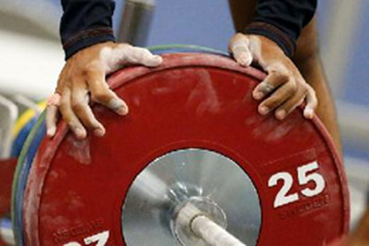 نماینده وزن ۶۹ کیلوگرم وزنه برداری ایران در دوضرب اوت کرد