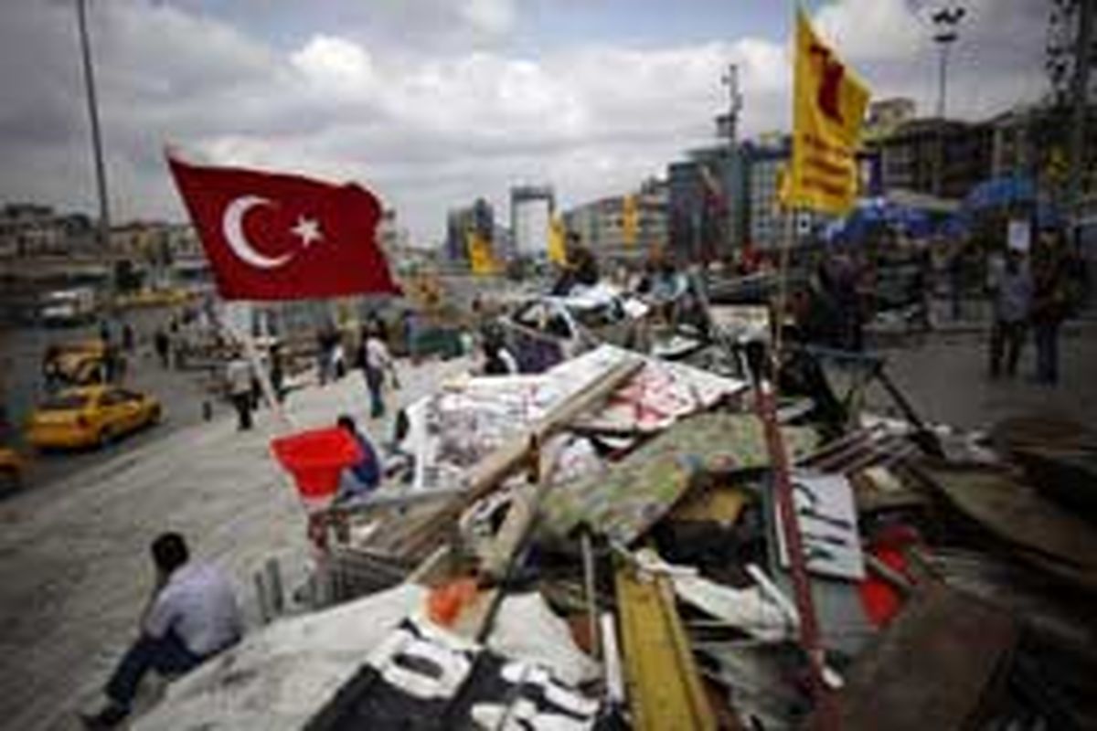 میدان تقسیم و پارک گزی را ترک نمی‌کنیم