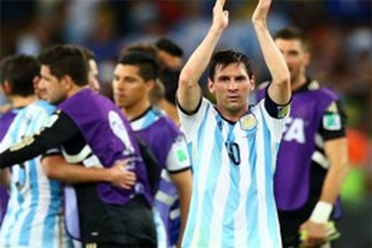 مسی: ایران مقابل آرژانتین دفاع می‌کند