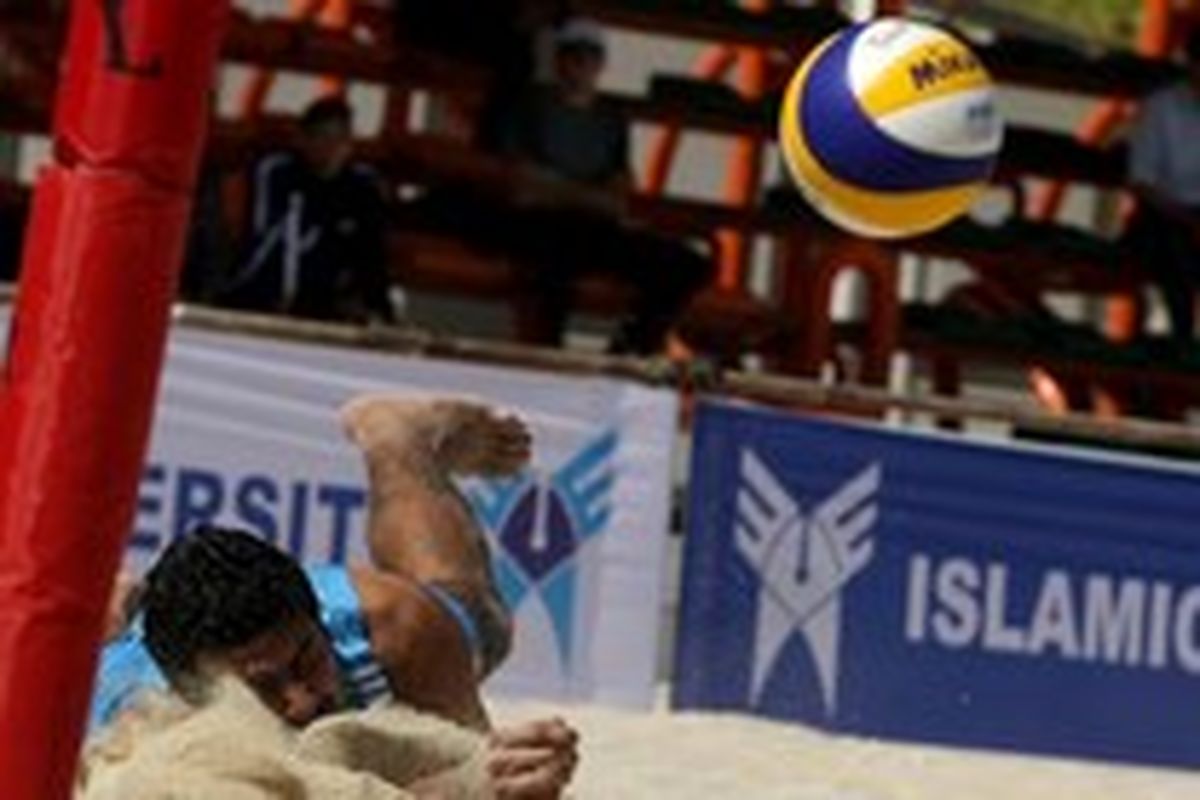 تمرین ساحلی بازان روی ماسه‌های طلایی کانادا