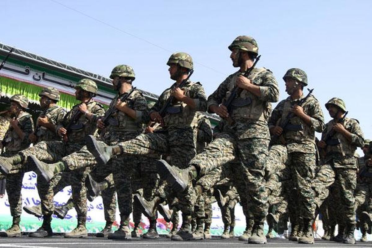 نیروهای مسلح استان لرستان رژه رفتند