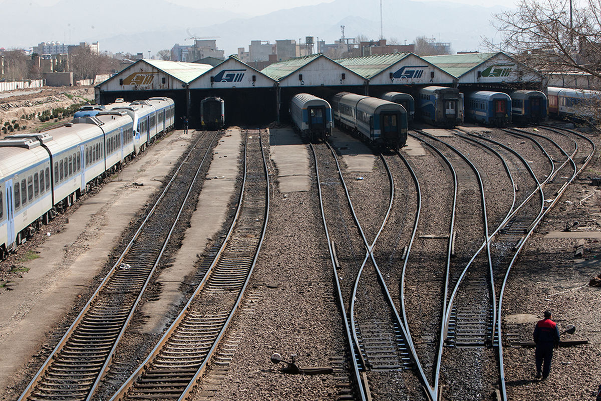 روزانه ۲۰ هزار مسافر در ایستگاه های راه آهن قم ترانزیت می شوند