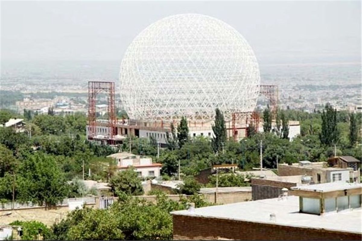 تالار قرآن همدان پروژه ای ۹ ساله که همچنان به دنبال سقف می گردد