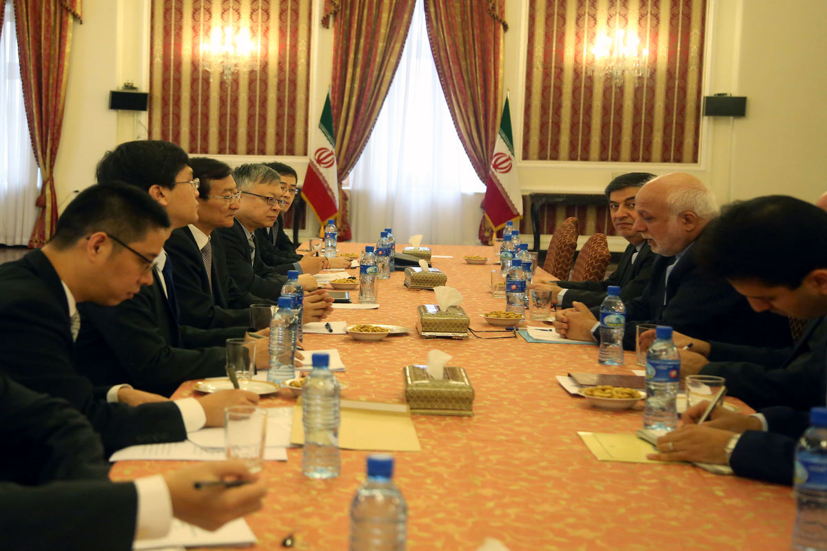 ایران و چین پیرامون همکاری‌های اقتصادی در پسابرجام تبادل نظر کردند