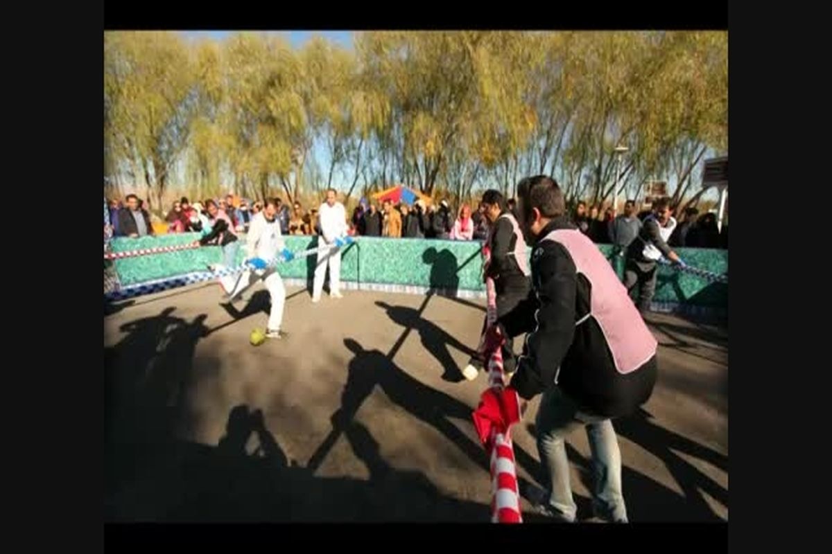 مسابقات "فوتبال دستی انسانی" در پارک نا‌ژوان برگزار می شود‎