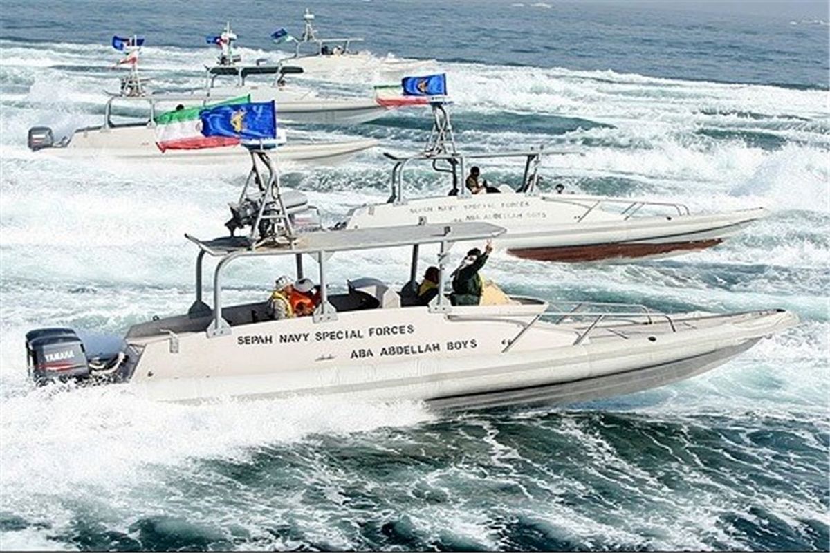 توقیف دو قایق و دستگیری ۱۰ نظامی آمریکا توسط سپاه/ پنتاگون: ایران گفته خدمه را آزاد می کند