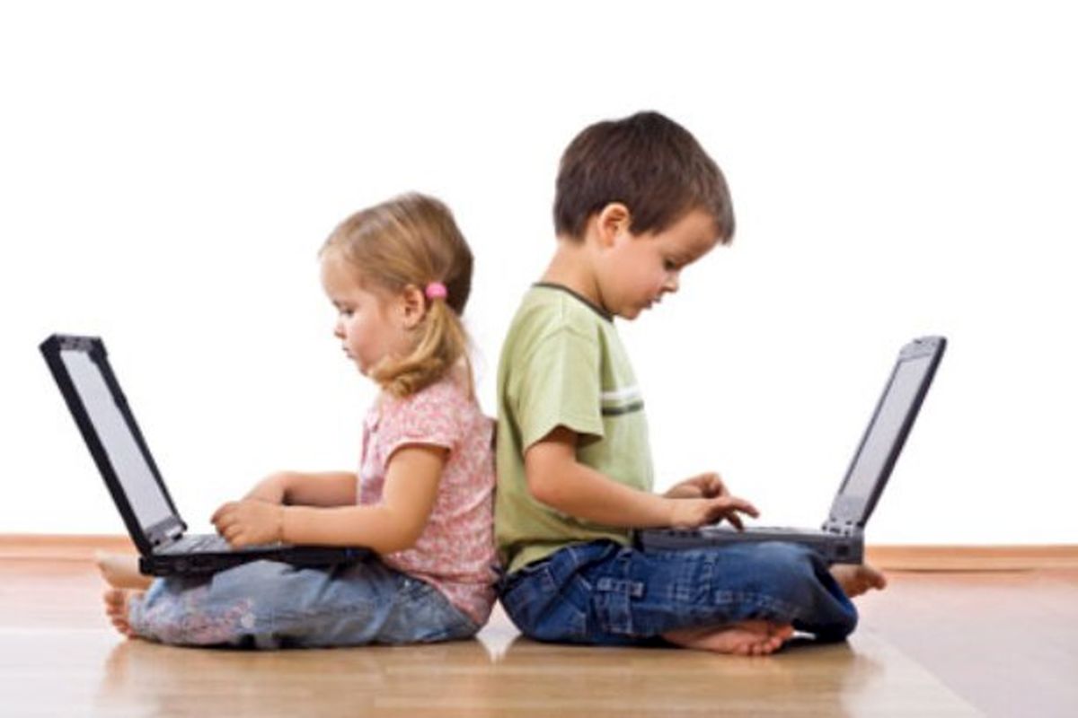 استفاده زیاد کودکان از تبلت و موبایل خلاقیت آنان را از بین می‌برد