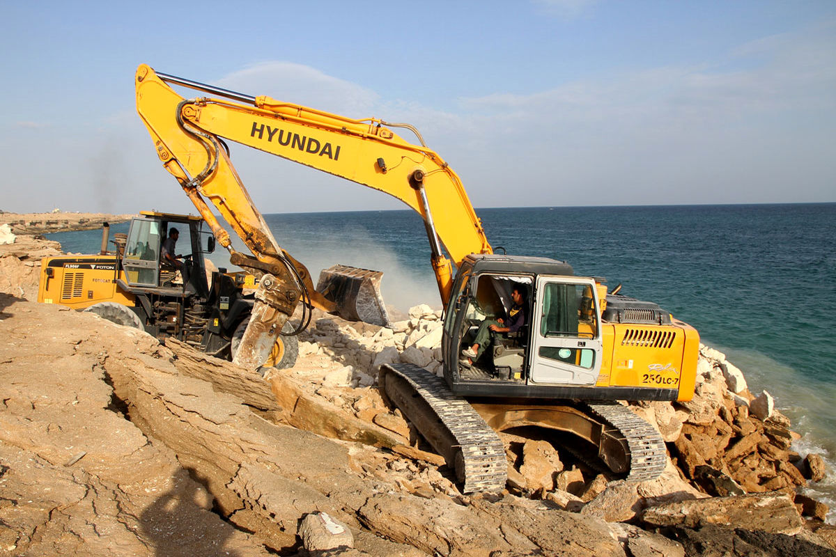 آغاز عملیات اجرایی احداث موج شکن سوزا در جزیره قشم